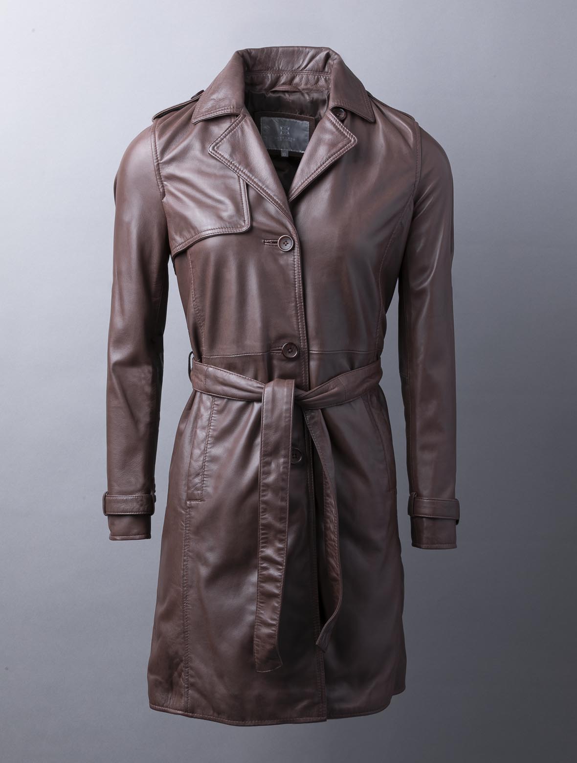 Perth women’s trench coat in classic beige with tailored fit and belt detail


